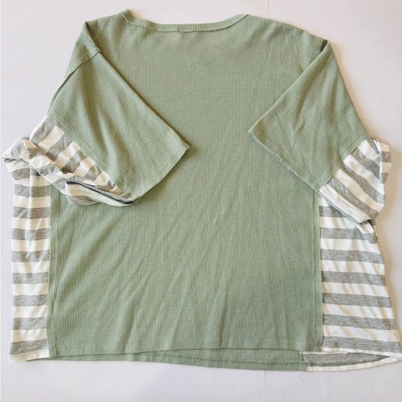 BKE Green Top - Picture 2 of 5